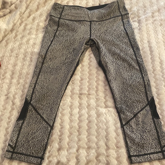 lululemon athletica Pants - Lululemon cropped athletic pants.Black gray. Stretch Pockets no tag measure 8